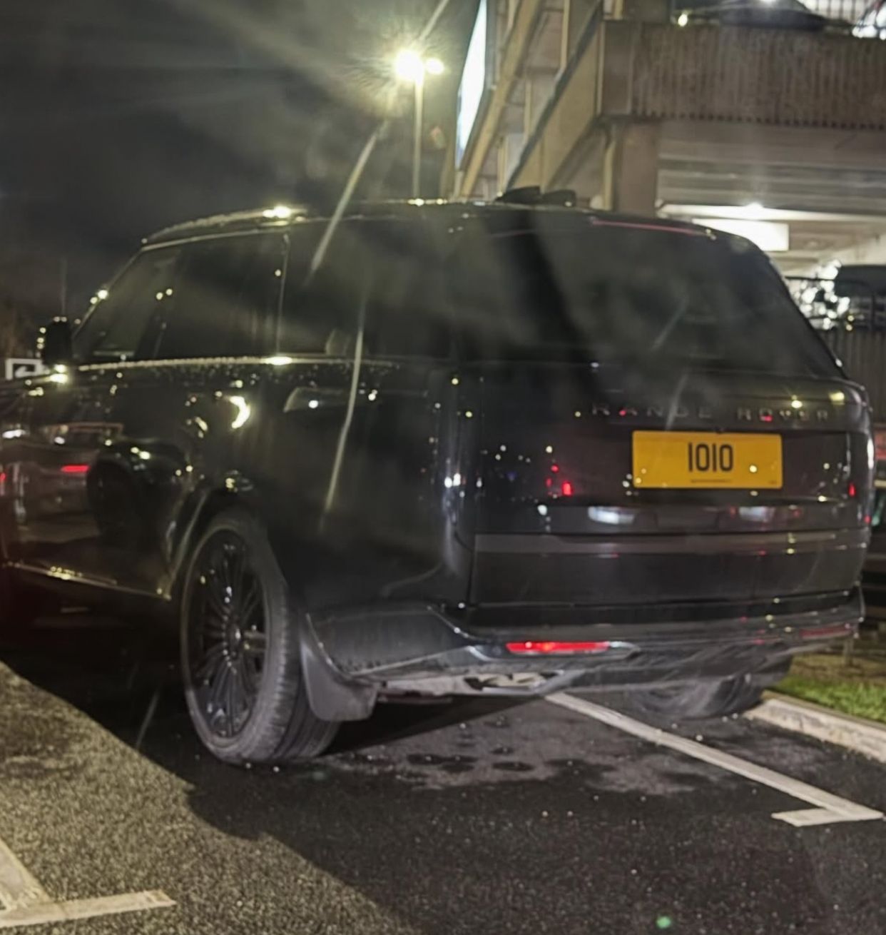 UK Number Plate 101 O on a 2025 Black Land Rover Range Rover Autobio D Mhev A