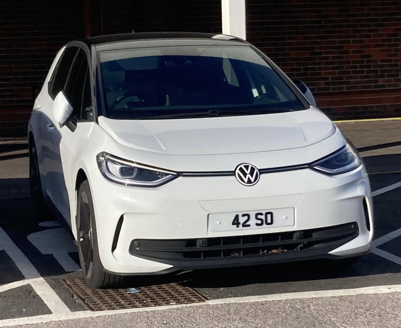 UK Number Plate 42 SO on a 2024 White Volkswagen Id3 Pro S Match