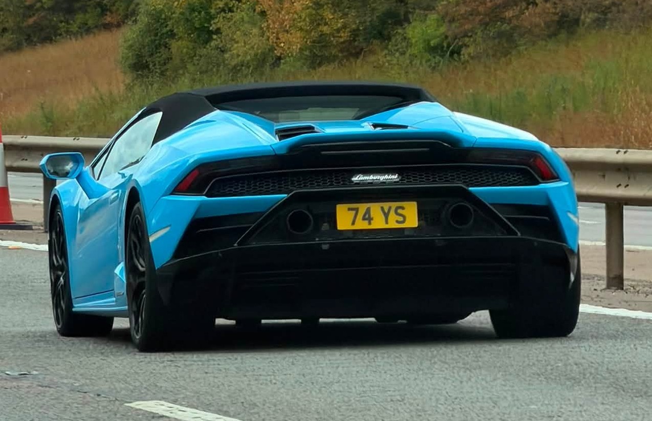 UK Number Plate 74 YS on a 2021 Blue Lamborghini Huracan Evo Lp 640-4 S-A