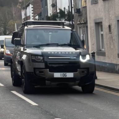 UK Number Plate 1 OG on a 2020 Grey Land Rover