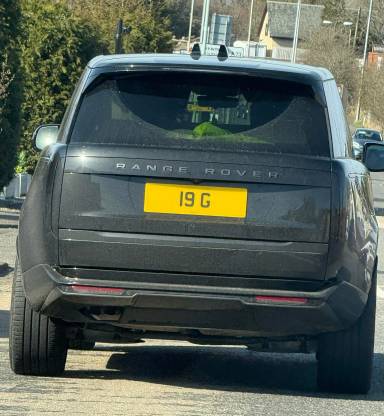UK Number Plate 19 G on a 2023 Black Land Rover Range Rover Autobio D Mhev A
