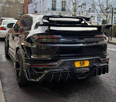 UK Number Plate 5 R on a 2025 Black Lamborghini Urus Se Phev Auto