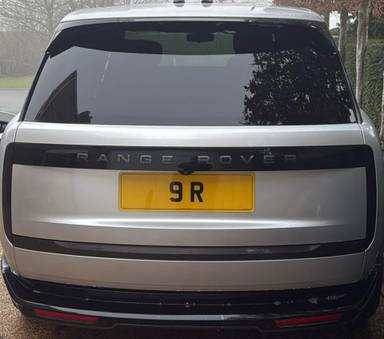 UK Number Plate 9 R on a 2023 Silver Land Rover Range Rover Autobio Phev Auto