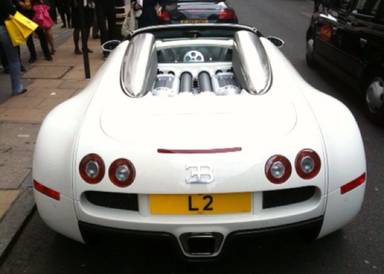 UK Number Plate L 2 on a 2015 Grey Land Rover