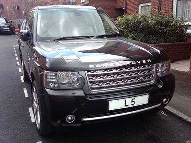 UK Number Plate L 5 on a 2023 Black Land Rover