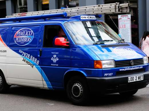 LO02 WET number plate – Pimlico Plumbers