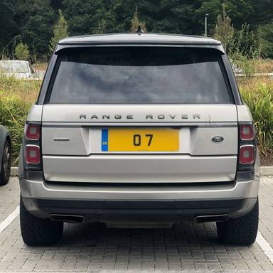 UK Number Plate O 7 on a 2026 Gold Land Rover