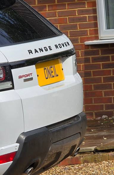 UK Number Plate ONE 1L on a 2016 White Land Rover Range Rover Sport