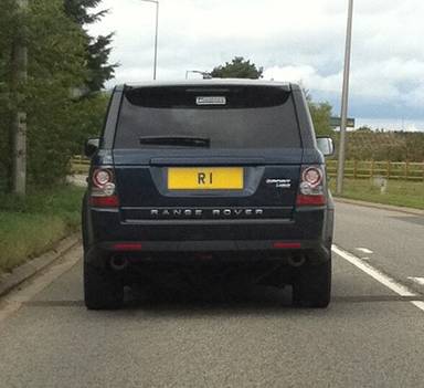 UK Number Plate R 1 on a 2025 Black Land Rover