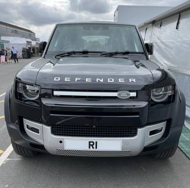 UK Number Plate R 1 on a 2025 Black Land Rover