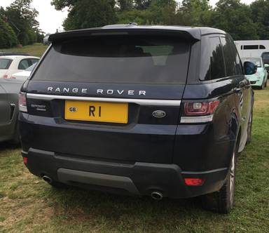 UK Number Plate R 1 on a 2025 Black Land Rover