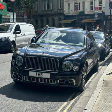 UK Number Plate 1 ES on a 2019 Black Bentley Mulsanne