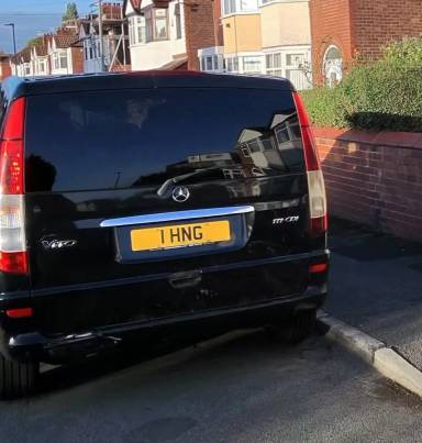 UK Number Plate 1 HNG on a 2010 Black Mercedes Vito