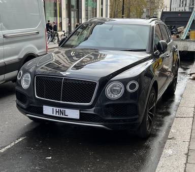 UK Number Plate 1 HNL on a 2018 Black Bentley Bentayga