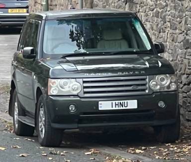 UK Number Plate 1 HNU on a 2006 Green Land Rover Range Rover