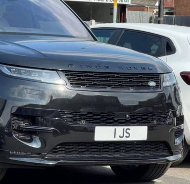 UK Number Plate 1 JS on a 2023 Black Land Rover