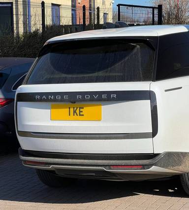 UK Number Plate 1 KE on a 2024 White Land Rover Range Rover Se D Mhev Auto