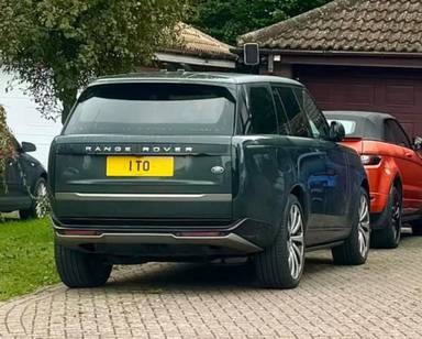 UK Number Plate 1 TO on a 2023 Green Land Rover Range Rover Se Mhev Auto
