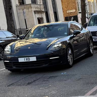 UK Number Plate 1 VO on a 2025 Black Porsche Panamera 4 S-A