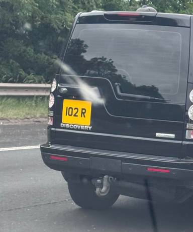 UK Number Plate 102 R on a 2016 Black Land Rover Discovery