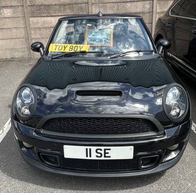 UK Number Plate 11 SE on a 2013 Black Mini Cooper S