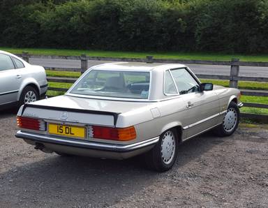UK Number Plate 15 DL on a 1989 Silver Mercedes SL