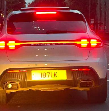 UK Number Plate 1871 K on a 2022 White Porsche Macan