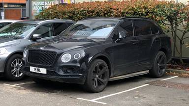 UK Number Plate 19 ML on a 2017 Black Bentley Bentayga