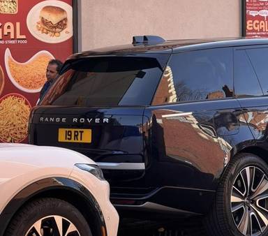 UK Number Plate 19 RT on a 2022 Blue Land Rover Range Rover