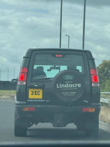 UK Number Plate 2 EC on a 2001 Green Land Rover Discovery