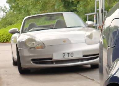 UK Number Plate 2 TO on a 1999 Silver Porsche 911