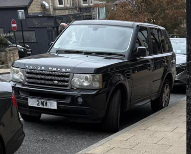 UK Number Plate 2 WV on a 2006 Black Land Rover Range Rover Sport