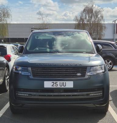 UK Number Plate 25 UU on a 2025 Green Land Rover Range Rover Autobio Phev Auto