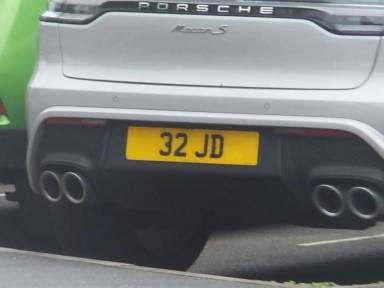 UK Number Plate 32 JD on a 2023 Grey Porsche Macan