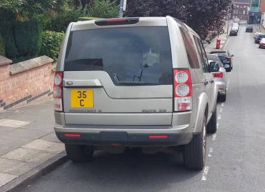 UK Number Plate 35 C on a 2012 Gold Land Rover Discovery