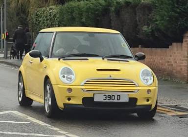 UK Number Plate 390 D on a 2004 Yellow Mini Mini