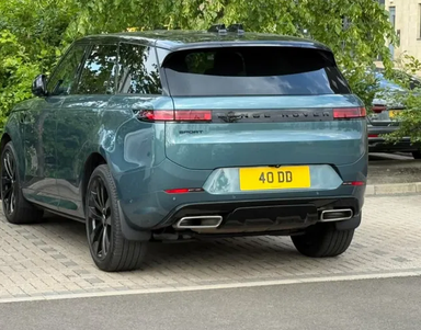 UK Number Plate 40 DD on a 2024 Green Land Rover Range Rover Sprt Dyn Se Mhev A