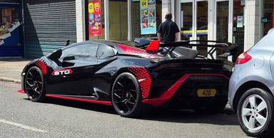 UK Number Plate 42 O on a 2021 Black Lamborghini Huracan Sto 4x2 S-A
