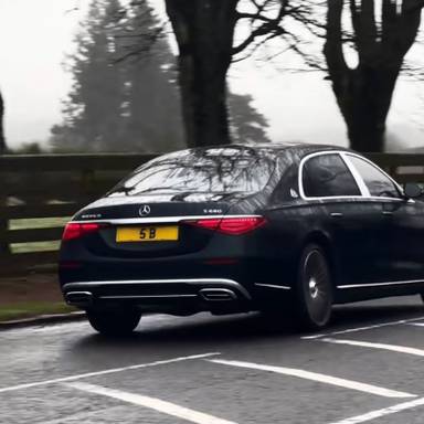 UK Number Plate 5 B on a 2022 Green Mercedes-Benz S 680 Maybach First Class 4m A