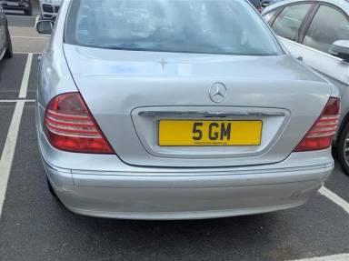 UK Number Plate 5 GM on a 2003 Silver Mercedes S-Class