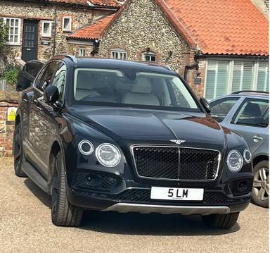 UK Number Plate 5 LM on a 2018 Black Bentley Bentayga