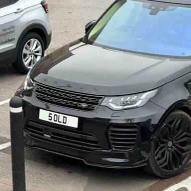 UK Number Plate 5 OLD on a 2019 Black Land Rover Discovery