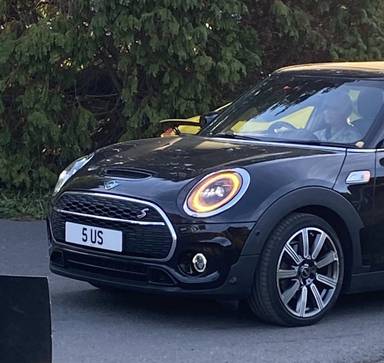 UK Number Plate 5 US on a 2022 Black Mini Cooper S