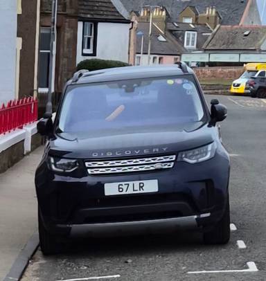 UK Number Plate 67 LR on a 2019 Blue Land Rover Discovery