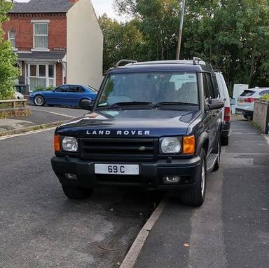 UK Number Plate 69 C on a 2001 Blue Land Rover Discovery