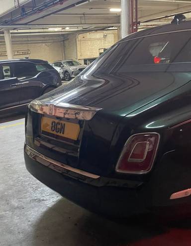 UK Number Plate 8 GN on a 2024 Green Rolls Royce Phantom