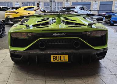 UK Number Plate 8 ULL on a 2021 Green Lamborghini
