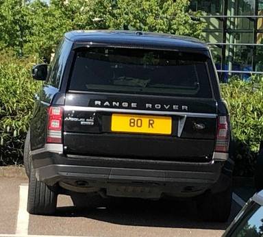 UK Number Plate 80 R on a 2013 Black Land Rover Range Rover