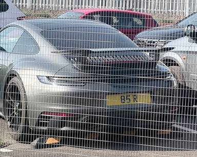 UK Number Plate 85 R on a 2022 Green Porsche 911 Carrera Gts S-A
