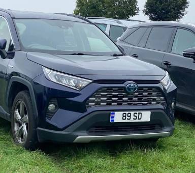 UK Number Plate 89 SD on a 2020 Blue Toyota Rav4
